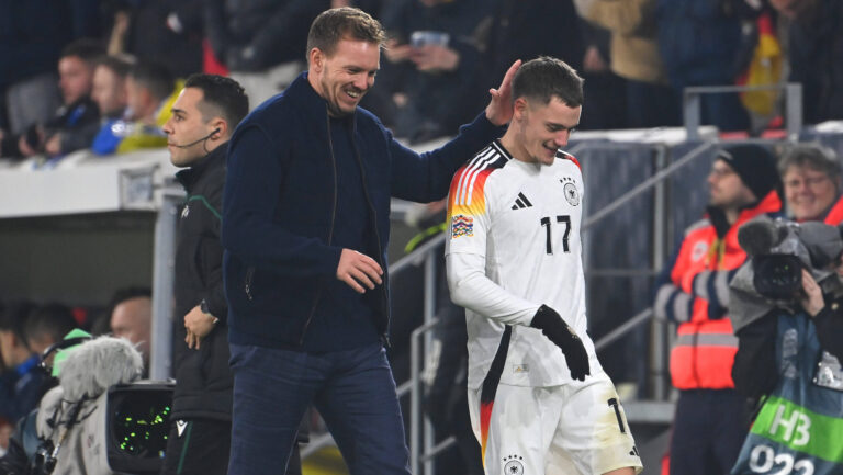 Bundestrainer Julian NAGELSMANN GER mit Florian Wirtz GER nach Auswechslung. Fussball UEFA Nations League Deutschland GER - Bosnien - Herzegowina BIH 7-0 am 16.10.2024 im Europa Parks Stadion Freiburg, *** Germany coach Julian NAGELSMANN GER with Florian Wirtz GER after substitution Football UEFA Nations League Germany GER Bosnia Herzegovina BIH 7 0 on 16 10 2024 at Europa Parks Stadion Freiburg,
2024.11.16 Fryburg
pilka nozna liga narodow
Niemcy - Bosnia i Herzegowina
Foto IMAGO/PressFocus

!!! POLAND ONLY !!!