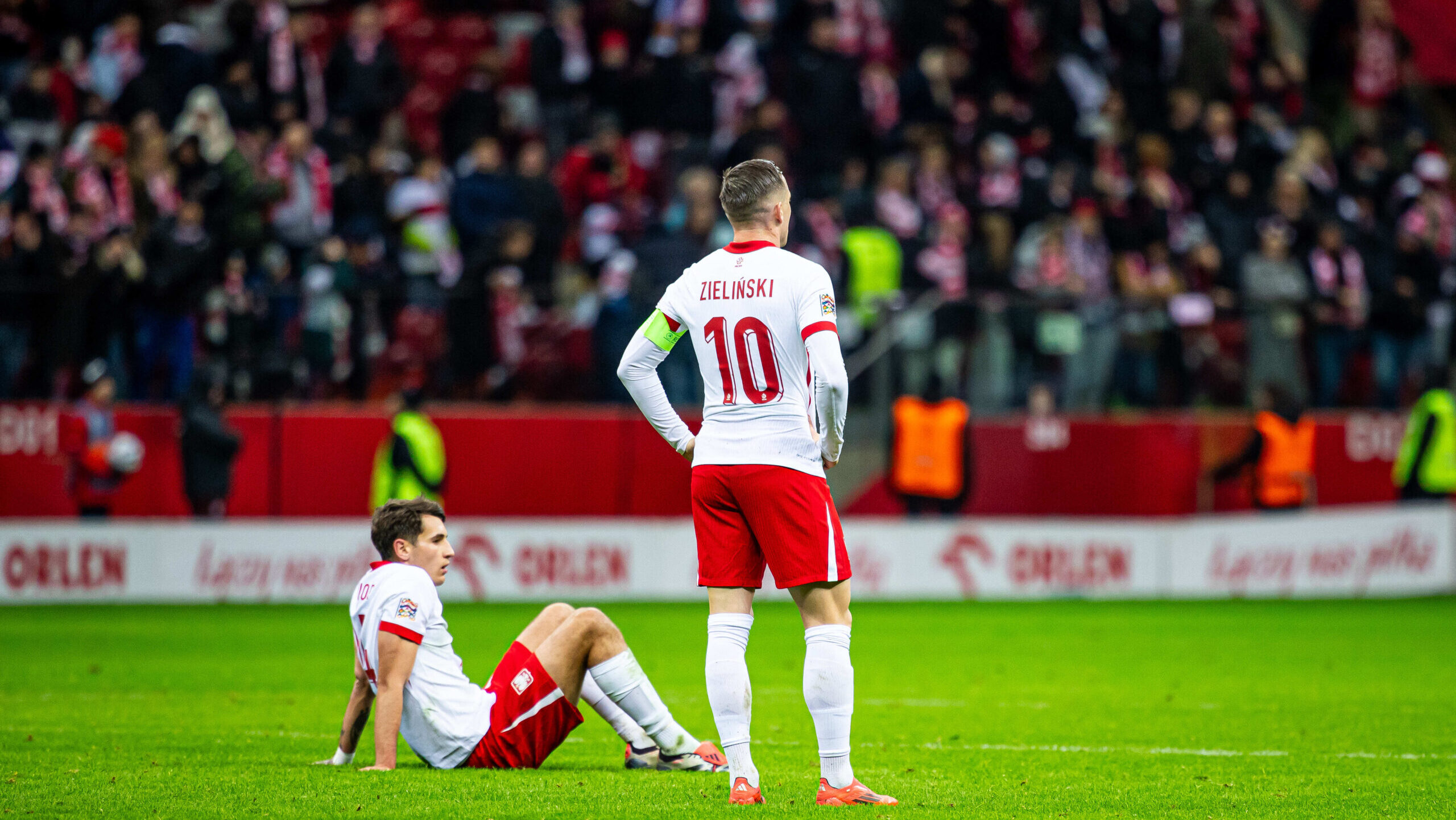 18.11.2024 WARSZAWA, PGE NARODOWY, PILKA NOZNA (FOOTBALL), LIGA NARODOW UEFA 2024 ( UEFA NATIONAL LEAGUE 2024),  MECZ POLSKA - SZKOCJA  ( PORTUGAL - POLAND ) NZ  JAKUB KIWIOR PIOTR ZIELINSKI SMUTEK PORAZKA EMOCJE PRZEGRANA
FOTO LUKASZ SKWIOT/CYFRASPORT