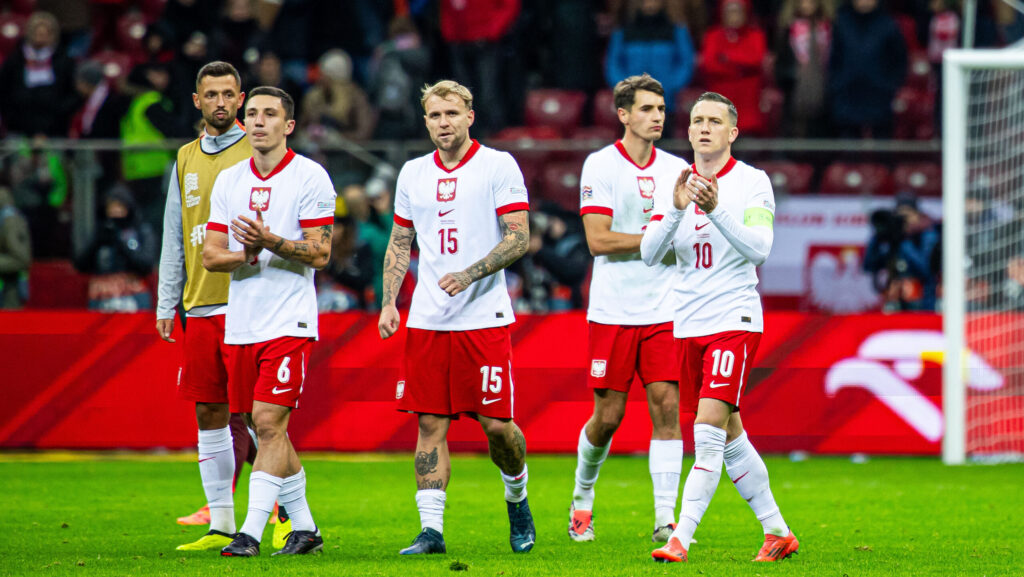 18.11.2024 WARSZAWA, PGE NARODOWY, PILKA NOZNA (FOOTBALL), LIGA NARODOW UEFA 2024 ( UEFA NATIONAL LEAGUE 2024),  MECZ POLSKA - SZKOCJA  ( PORTUGAL - POLAND ) NZ  reprezentacja polski po przegranej PIOTR ZIELINSKI BARTOSZ SLISZ TYMOTEUSZ PUCHACZ JAKUB KIWIOR
FOTO LUKASZ SKWIOT/CYFRASPORT