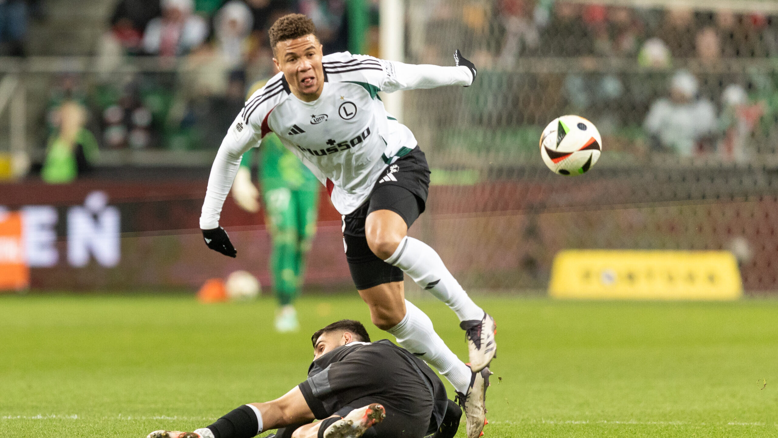 2024.11.23 Warszawa
pilka nozna PKO Ekstraklasa sezon 2024/2025
Legia Warszawa - Cracovia
N/z Ajdin Hasic (Cracovia), Steve Kapuadi (Legia)
Foto Tomasz Jastrzebowski / Foto Olimpik / PressFocus

2024.11.23 Warszawa
Football - Polish PKO Ekstraklasa season 2024/2025
Legia Warszawa - Cracovia
Ajdin Hasic (Cracovia), Steve Kapuadi (Legia)
Credit: Tomasz Jastrzebowski / Foto Olimpik / PressFocus