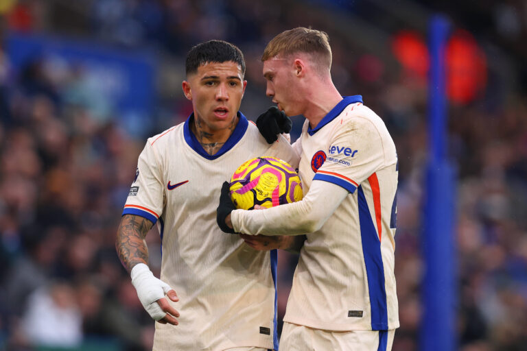 Leicester City FC v Chelsea FC Enzo Fernandez talks with Cole Palmer of Chelsea during the Leicester City FC v Chelsea FC English Premier League match at King Power Stadium, Leicester, England, United Kingdom on 23 November 2024 Editorial use only. All images are copyright Every Second Media Limited. No images may be reproduced without prior permission. All rights reserved. Premier League and Football League images are subject to licensing agreements with Football DataCo Limited. see https://www.football-dataco.com Copyright: xIMAGO/EveryxSecondxMediax ESM-1225-0045
2024.11.23 Leicester
pilka nozna liga angielska
Leicester City - Chelsea Londyn
Foto IMAGO/PressFocus

!!! POLAND ONLY !!!