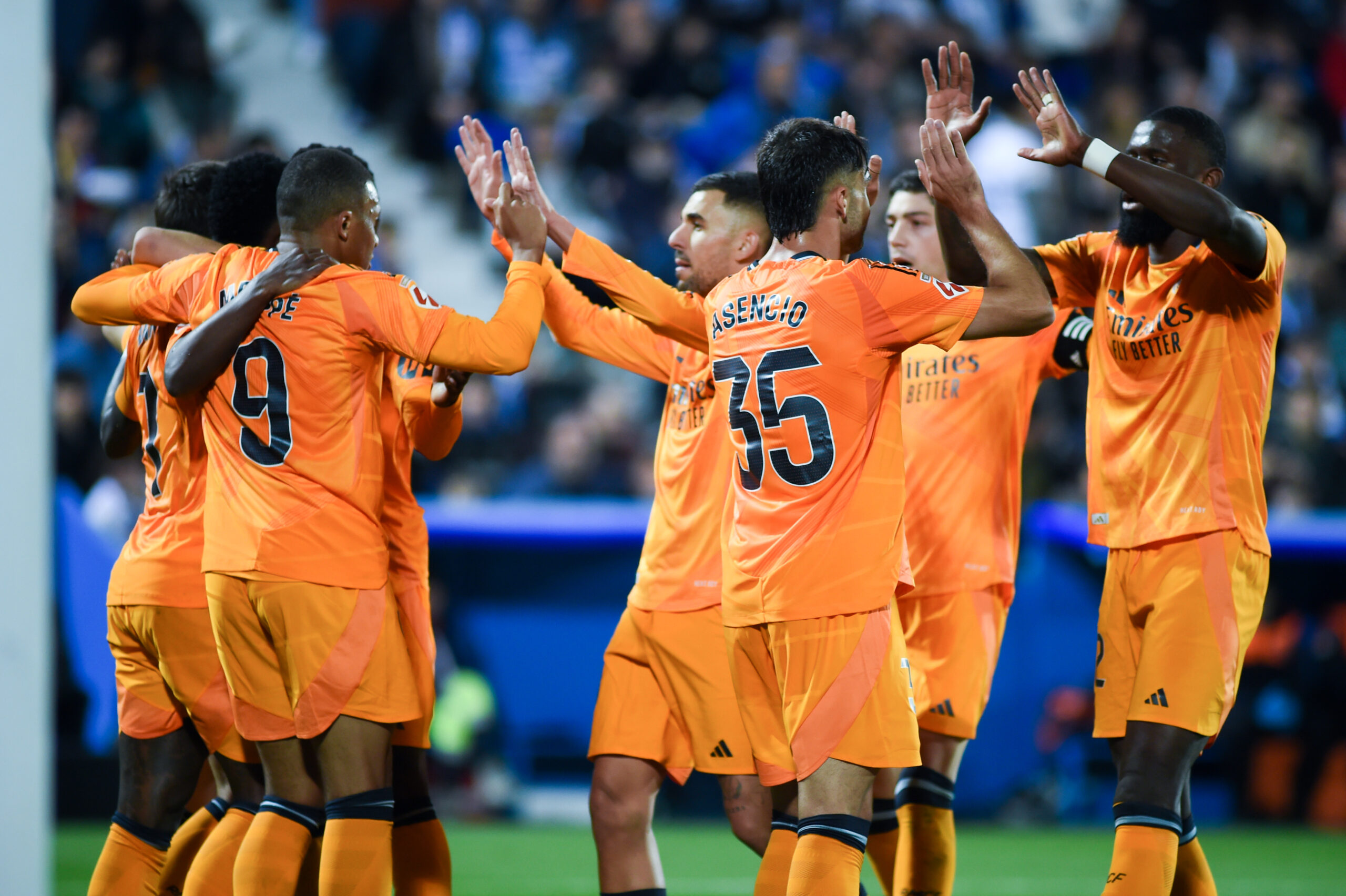 (241125) -- LEGANES, Nov. 25, 2024 (Xinhua) -- Players of Real Madrid celebrate a goal during a Spanish La Liga football match between CD Leganes and Real Madrid in Leganes, Spain, on Nov. 24, 2024. (Photo by Gustavo Valiente/Xinhua)

24.11.2024 LEGANES
pilka nozna liga hiszpanska
CD Leganes - Real Madryt
FOTO Gustavo Valiente / Xinhua / PressFocus

POLAND ONLY!!