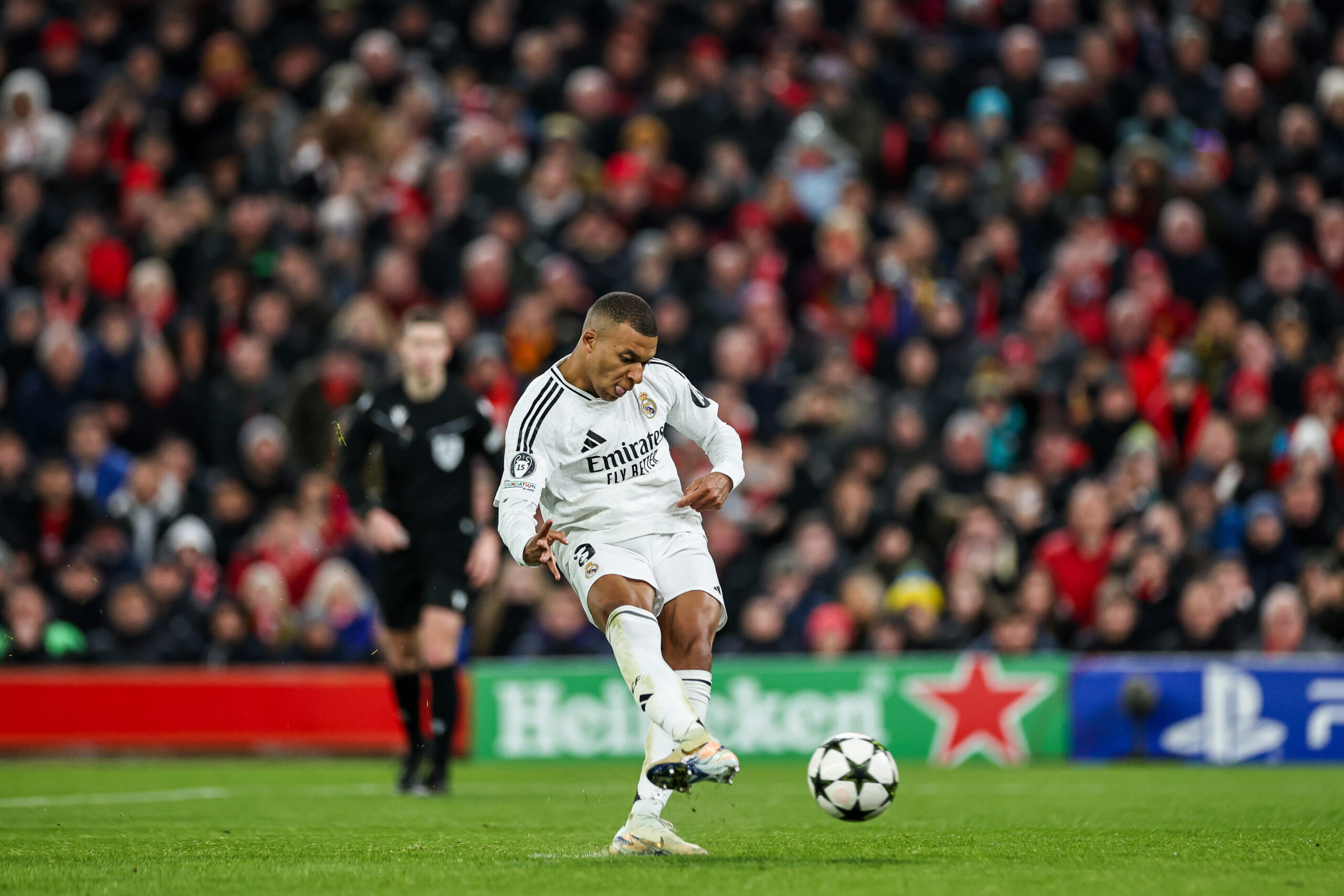 Kylian Mbappé of Real Madrid takes a penalty which is saved during the UEFA Champions League, League Phase MD5 Liverpool v Real Madrid at Anfield, Liverpool, United Kingdom, 27th November 2024

(Photo by Mark Cosgrove/News Images) in Liverpool, United Kingdom on 11/27/2024. (Photo by Mark Cosgrove/News Images/Sipa USA)
2024.11.27 Liverpool
pilka nozna liga mistrzow
Liverpool - Real Madryt
Foto Mark Cosgrove/News Images/SIPA USA/PressFocus

!!! POLAND ONLY !!!