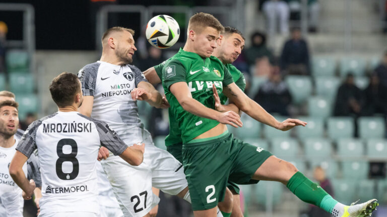 2024.11.30 Wroclaw
pilka nozna PKO Ekstraklasa Sezon 2024/2025
Slask Wroclaw - Puszcza Niepolomice
N/z Lukasz Solowiej, Aleksander Paluszek
Foto Marcin Karczewski / PressFocus

2024.11.30 Warsaw
Football Polish PKO Ekstraklasa Season 2024/2025
Lukasz Solowiej, Aleksander Paluszek
Credit: Marcin Karczewski / PressFocus