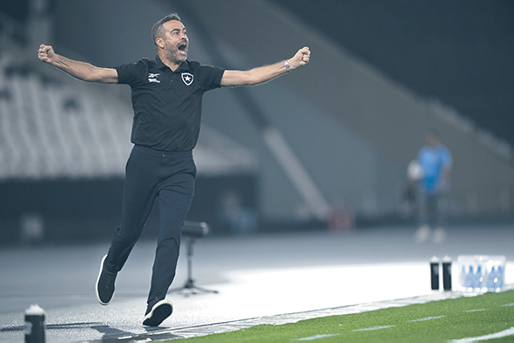 RJ - RIO DE JANEIRO - 07/07/2024 - BRAZILIAN A 2024, BOTAFOGO x ATLETICO-MG - Botafogo coach Artur Jorge during a match against Atletico-MG at the Engenhao stadium for the Brazilian A 2024 championship. Photo: Jorge Rodrigues/AGIF (Photo by Jorge Rodrigues/AGIF/Sipa USA)
2024.07.08 Rio de Janeiro
pilka nozna liga brazylijska
Botafogo FR - Atletico Mineiro
Foto Jorge Rodrigues/AGIF/SIPA USA/PressFocus

!!! POLAND ONLY !!!