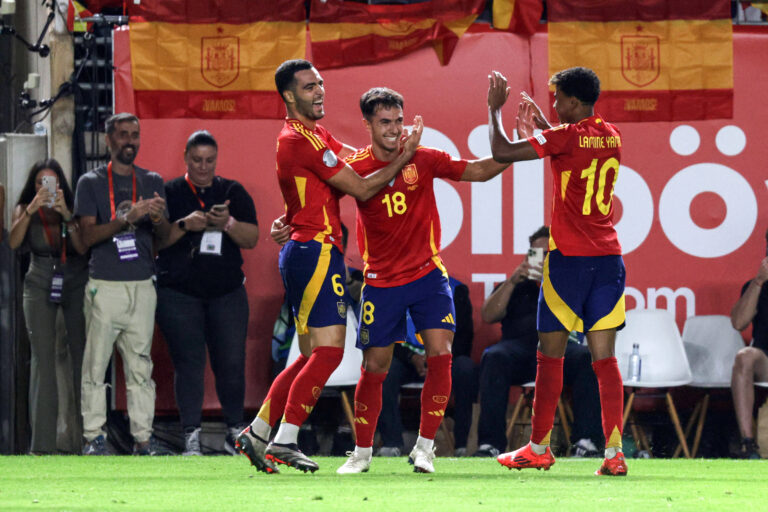 Spain - UEFA Nations League - Spain vs Denmark - 12/10/2024 SPAIN, MURCIA, OCTOBER 12. Martin Zubimendi of Spain celebrates with Mikel Merino of Spain L and Lamine Yamal of Spain R after scoring his sides opening goal during UEFA Nations League 2024-25, League A Group A4 football match between Spain and Denmark at Estadio Enrique Roca, on October 12, 2024 in Murcia, Spain. Photo by Manuel Blondeau/ AOP.Press Murcia Estadio Enrique Roca Spain Copyright: x ManuelxBlondeau/AOP.Pressx AOP20241012 0008,Image: 920215006, License: Rights-managed, Restrictions: , Model Release: no, Credit line: ©Manuel Blondeau/AOP.Press / imago sport / Forum