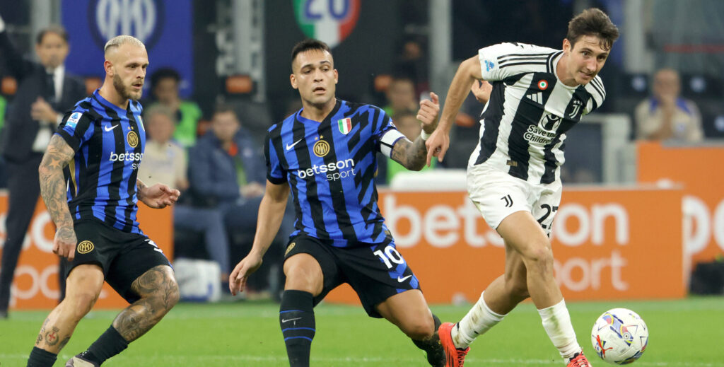 FEDERICO DIMARCO, LAUTARO MARTINEZ, Inter, ANDREA CAMBIASO, Juventus, Serie A, 2024-25, Inter vs Juventus 4-4, 27-10-2024, Contrasto, Action SERIE A 2024-25 INTER-JUVENTUS 4-4,Image: 927899140, License: Rights-managed, Restrictions: , Model Release: no, Credit line: STUDIO FOTOGRAFICO BUZZI SRL / imago sport / Forum