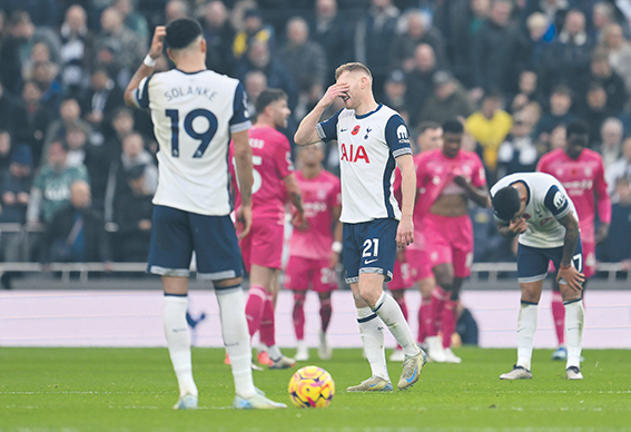 Football - 2024 /2025 Premier League - Tottenham Hotspur vs Ipswich Town - Tottenham Hotspur Stadium - Sunday 10th November 2024. Tottenham Hotspur s Dejan Kulusevski middle dejected as Ipswich Town s Liam Delap scores his side s second goal. Colorsport / Ashley Western,Image: 932914753, License: Rights-managed, Restrictions: PUBLICATIONxNOTxINxUK, Model Release: no, Credit line: IMAGO / imago sport / Forum