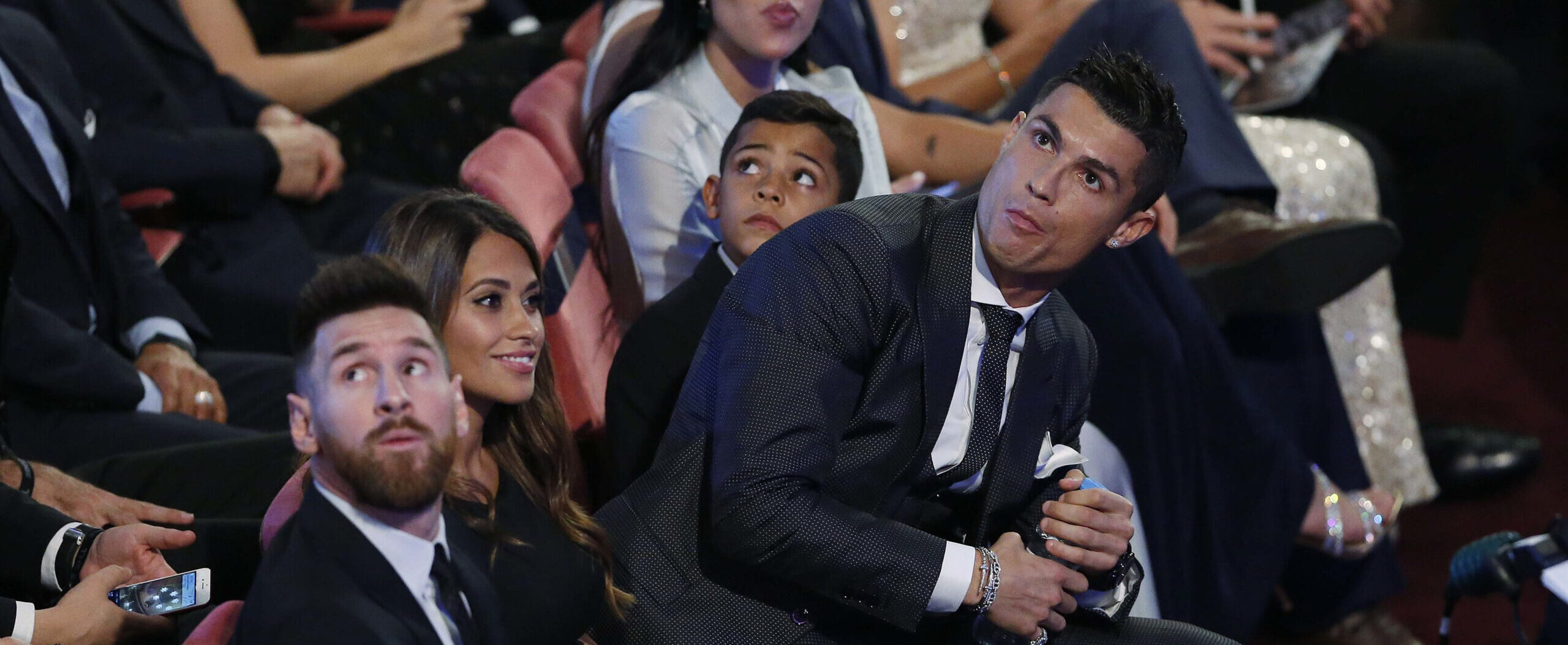 From L-R: FC Barcelona&#039;s Lionel Messi, wife Antonella Roccuzzo, Cristiano Ronaldo with his son Cristiano Ronaldo Junior and Georgina Rodriguez.
The Best FIFA Football Awards at Palladium Theater in London, England on October 23rd, 2017.   23.10.2017 Londyn
Pilka nozna
Gala The Best FIFA Football Awards 
David Niviere / Sipa / PressFocus 
POLAND ONLY!!