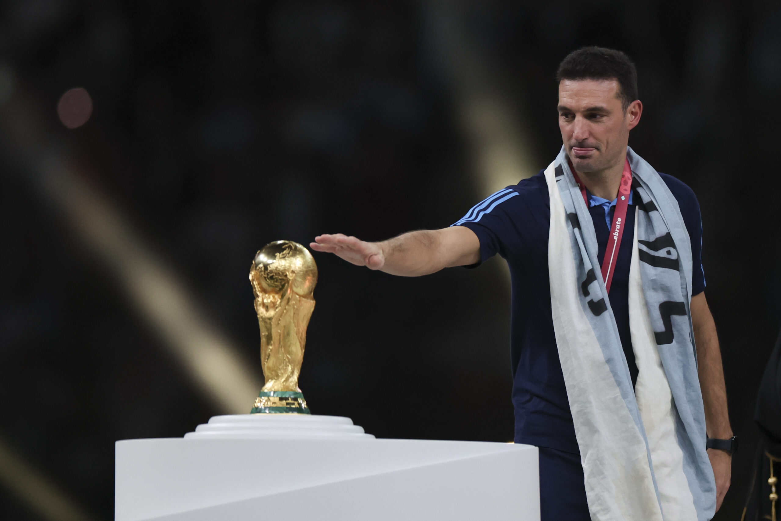 (221218) -- LUSAIL, Dec. 18, 2022 (Xinhua) -- Lionel Scaloni, head coach of Argentina, touches the World Cup Trophy during the awarding ceremony of the 2022 FIFA World Cup at Lusail Stadium in Lusail, Qatar, Dec. 18, 2022. (Xinhua/Cao Can)

2022.12.18 LUSAIL
pilka nozna Mistrzostwa Swiata Katar 2022
Argentyna - Francja
Foto Cao Can/Xinhua/PressFocus

!!! POLAND ONLY !!!