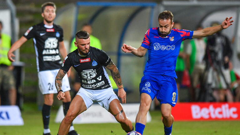 2024.07.19 Opole
Pilka nozna Pierwsza Liga Betclic 1 Liga Sezon 2024/2025
Odra Opole - Ruch Chorzow
N/z Milosz Kozak, Jordan Dominguez
Foto Marcin Bulanda / PressFocus

2024.07.19 Opole
Football Polish Betclic First I League Season 2024/2025
Odra Opole - Ruch Chorzow
Milosz Kozak, Jordan Dominguez
Credit: Marcin Bulanda / PressFocus