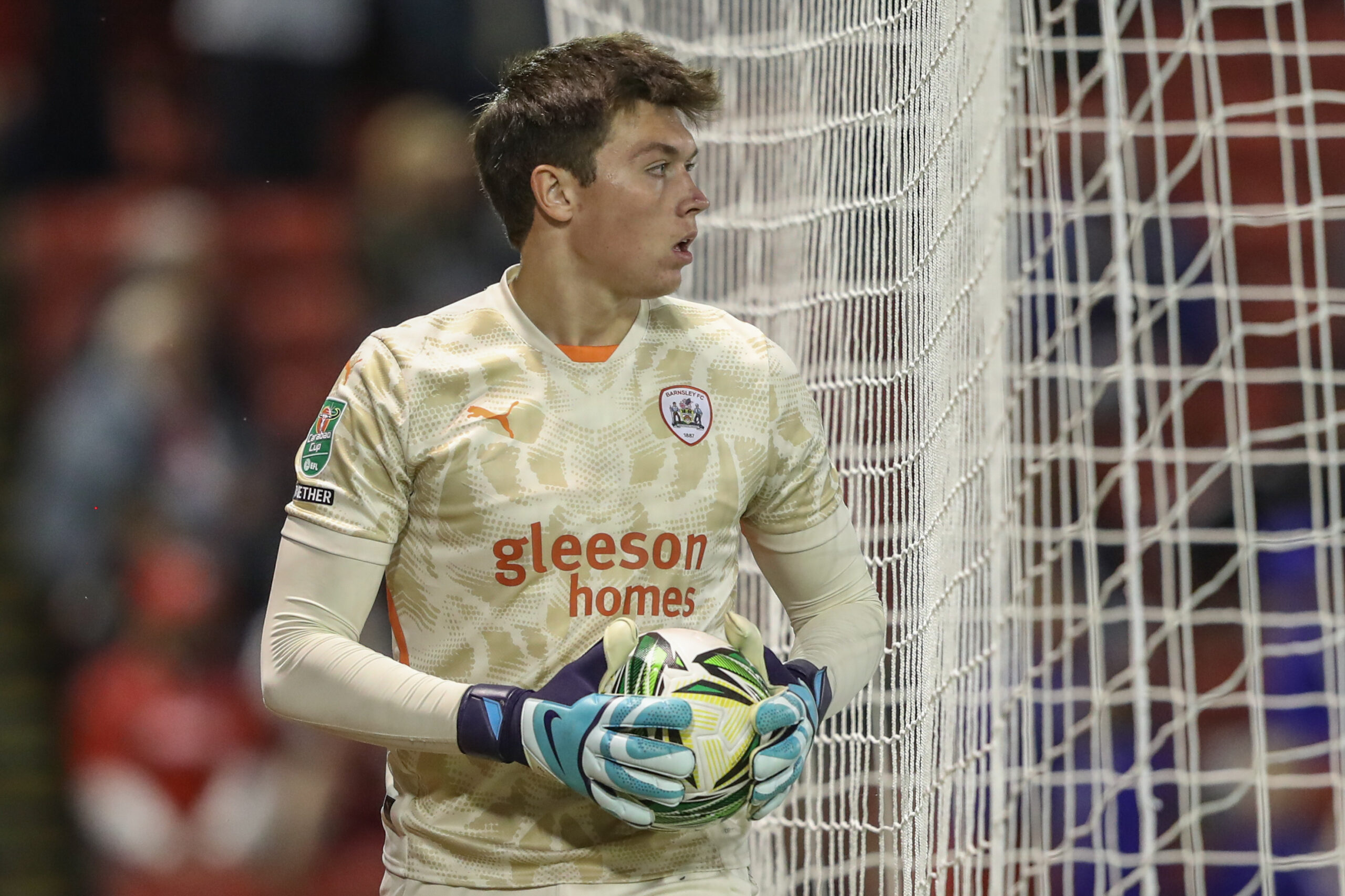 Gabriel Slonina of Barnsley looks down the pitch through his goal during the Carabao Cup match Barnsley vs Sheffield United at Oakwell, Barnsley, United Kingdom, 27th August 2024

(Photo by Alfie Cosgrove/News Images) in Barnsley, United Kingdom on 8/27/2024. (Photo by Alfie Cosgrove/News Images/Sipa USA)
2024.08.27 Barnsley
pilka nozna Carabao Cup
Barnsley - Sheffield United
Foto Alfie Cosgrove/News Images/SIPA USA/PressFocus

!!! POLAND ONLY !!!