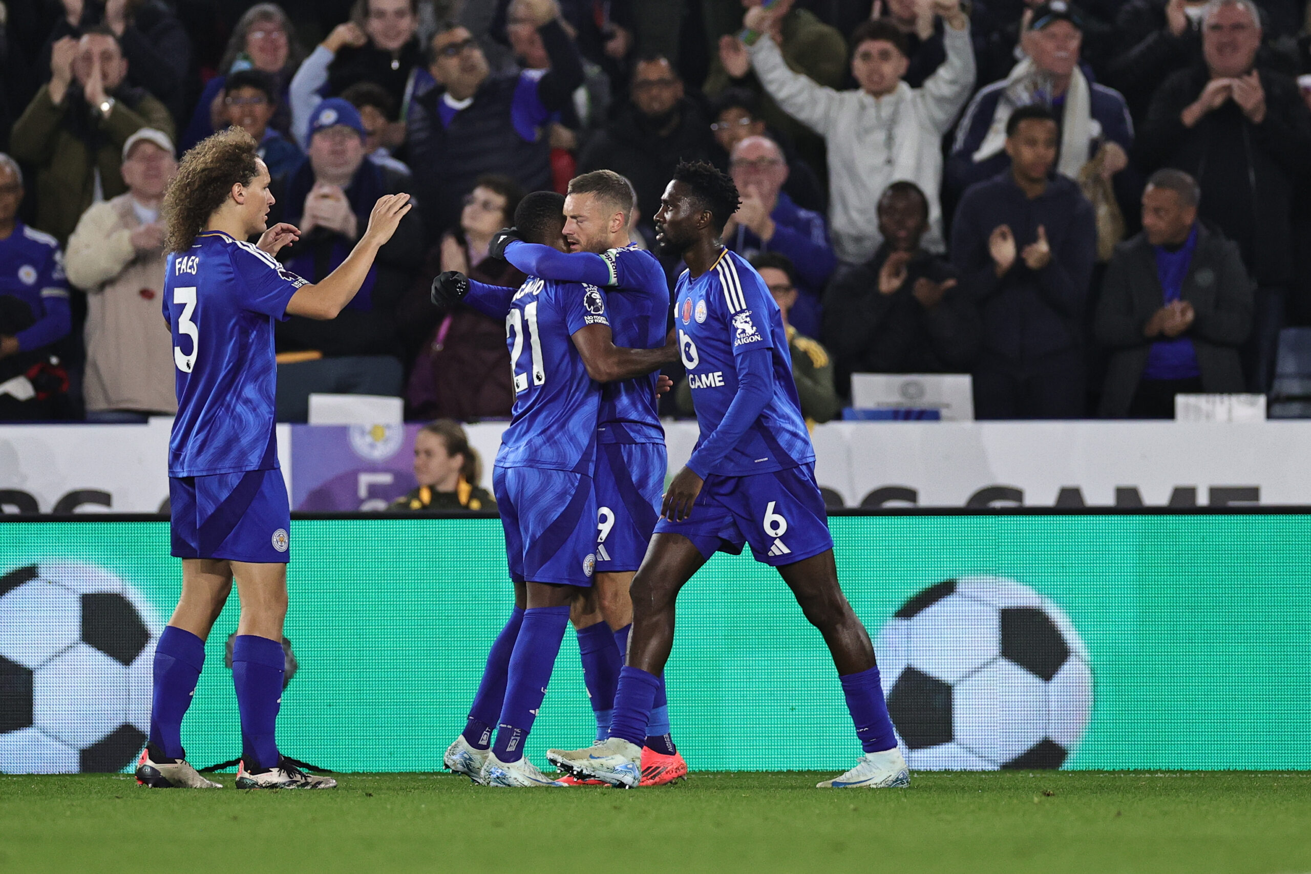 Jamie Vardy of Leicester City celebrates after scoring the teams first goal during the Premier League football match between Leicester City and Nottingham Forest at the King Power Stadium in Leicester, England.  (James Holyoak / SPP) (Photo by James Holyoak / SPP/Sipa USA)
2024.10.25 
pilka nozna liga angielska
Leicester City - Nottingham Forest
Foto James Holyoak / SPP/SIPA USA/PressFocus

!!! POLAND ONLY !!!