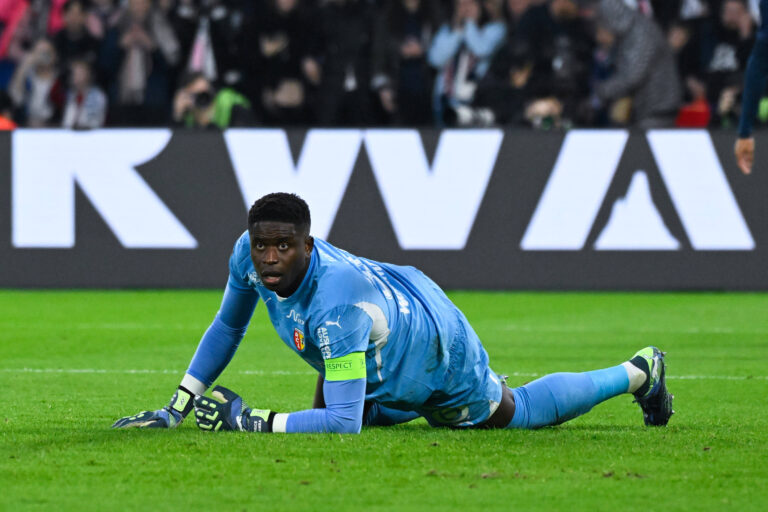 Brice Samba ( 30 - Lens ) during the Ligue 1 match between Paris Saint Germain and Racing Club de Lens at Parc Des Princes on November 02, 2024 in Paris, France. ( Photo by federico pestellini / panoramic ) - - photo :  Federico Pestellini / Federico Pestellini / Panoramic / SIPA /299776_0025//Credit:Panoramic/SIPA/2411021821

02.11.2024 
pilka nozna liga francuska
Paris Saint Germain - RC Lens
Foto Panoramic/SIPA/SIPA / Sipa / PressFocus 
POLAND ONLY!!