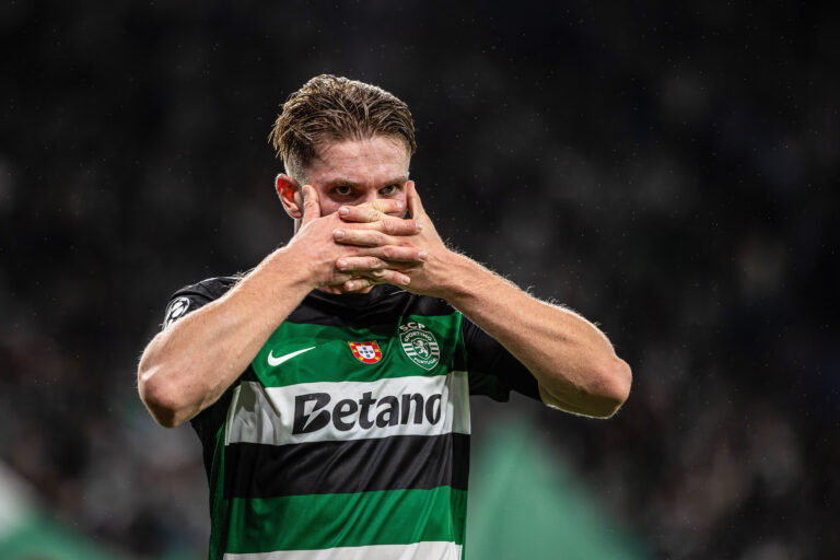 Viktor Gyokeres of Sporting CP celebrates a goal during the UEFA Champions League 2024/25 League Phase MD4 match between Sporting Clube de Portugal and Manchester City at Estadio Jose Alvalade. (Final score: Sporting CP 4 - 1 CF Manchester City) (Photo by David Martins / SOPA Images/Sipa USA)
2024.11.05 Lizbona
pilka nozna liga mistrzow
Sporting Lizbona - Manchester City
Foto David Martins/SOPA Images/SIPA USA/PressFocus

!!! POLAND ONLY !!!