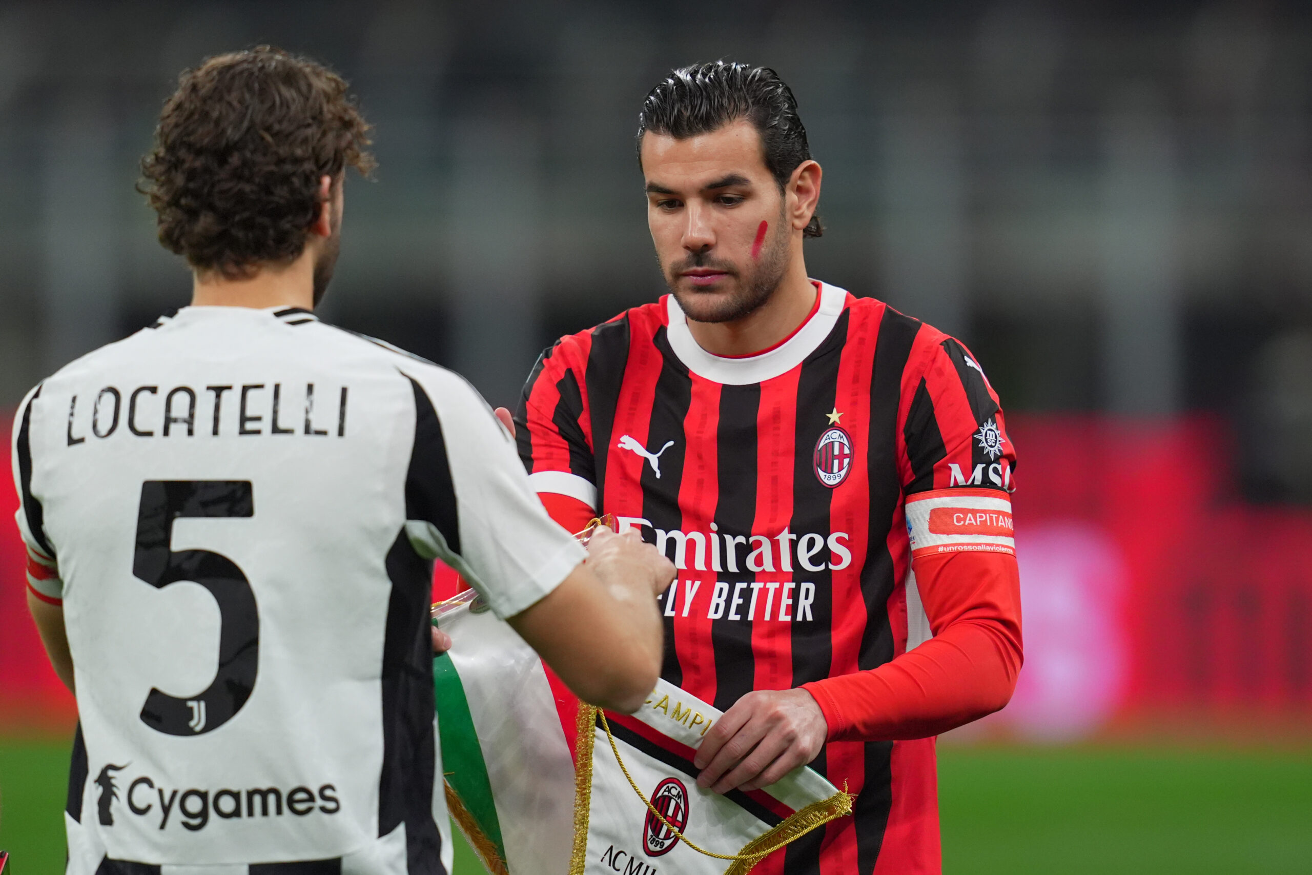 Juventus&#039; Manuel Locatelli , AC MilanÕs Theo Hernandez  during  the Serie A soccer match between Milan and Juventus  at San Siro  Stadium in Milan  , North Italy - Saturday  , November 23  , 2024. Sport - Soccer . (Photo by Spada/Lapresse) (Photo by Spada/LaPresse/Sipa USA)
2024.11.23 Mediolan
pilka nozna liga wloska
AC Milan - Juventus Turyn
Foto Spada/LaPresse/SIPA USA/PressFocus

!!! POLAND ONLY !!!