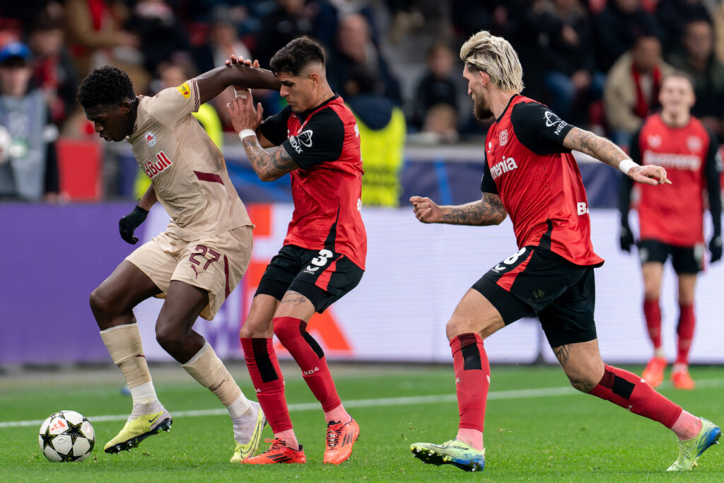 2024-11-26 Bayer 04 Leverkusen v FC Salzburg - UEFA Champions League 2024/25 League Phase MD5 LEVERKUSEN, GERMANY - NOVEMBER 26: Lucas Gourna-Douath of FC Salzburg battles for the ball with Piero Hincapie of Bayer 04 Leverkusen during the UEFA Champions League 2024/25 League Phase MD5 match between Bayer 04 Leverkusen and FC Salzburg at BayArena on November 26, 2024 in Leverkusen, Germany. Photo by Joris Verwijst/BSR Agency Leverkusen Germany Content not available for redistribution in The Netherlands directly or indirectly through any third parties. Copyright: xBSRxAgencyx
2024.11.26 Leverkusen
pilka nozna liga mistrzow
Bayer 04 Leverkusen - FC Salzburg
Foto IMAGO/PressFocus

!!! POLAND ONLY !!!