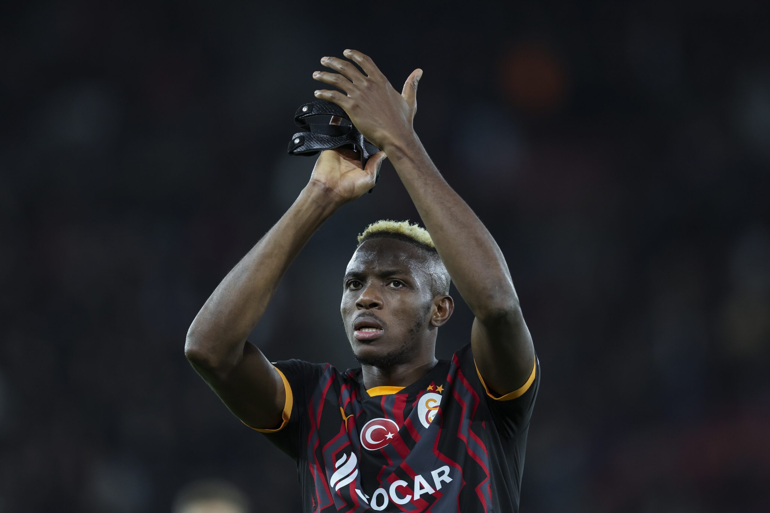 ALKMAAR, 28-11-2024, AFAS Stadium, UEFA Europa League, season 2024 / 2025. Match between AZ - Galatasaray. Galatasaray player Victor Osimhen acknowledges the fans (Photo by Pro Shots/Sipa USA)
2024.11.28 Alkmaar
pilka nozna liga Europy
AZ Alkmaar - Galatasaray Stambul
Foto Pro Shots Photo Agency/SIPA USA/PressFocus

!!! POLAND ONLY !!!