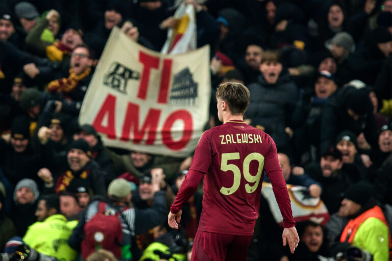 London, England, November 28 2024: Nicola Zalewski (59 Roma) celebrates Mats Hummels (15 Roma) goal during the UEFA Europa League game between Tottenham Hotspur and Roma at Tottenham Hotspur Stadium in London, England.  (Pedro Porru / SPP) (Photo by Pedro Porru / SPP/Sipa USA)
2024.11.28 Londyn
pilka nozna liga Europy
Tottenham Hotspur - AS Roma
Foto Pedro Porru/SPP/SIPA USA/PressFocus

!!! POLAND ONLY !!!