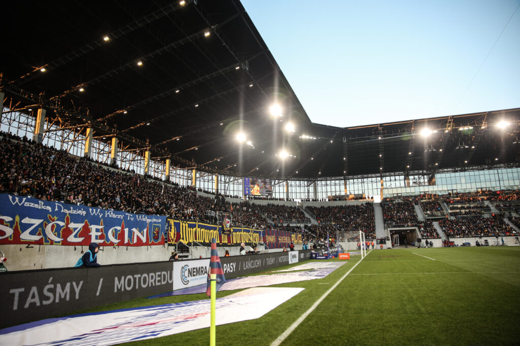 2024.12.01 Szczecin Stadion im. Floriana Krygiera
pilka nozna PKO Ekstraklasa sezon 2024/2025
Pogon Szczecin - Jagiellonia Bialystok
N/z kibice doping stadion trybuny Pogon
Foto Szymon Gorski / PressFocus

2024.12.01 Szczecin Stadion im. Floriana Krygiera
Football - Polish PKO Ekstraklasa season 2024/2025
Pogon Szczecin - Jagiellonia Bialystok
kibice doping stadion trybuny Pogon
Credit: Szymon Gorski / PressFocus