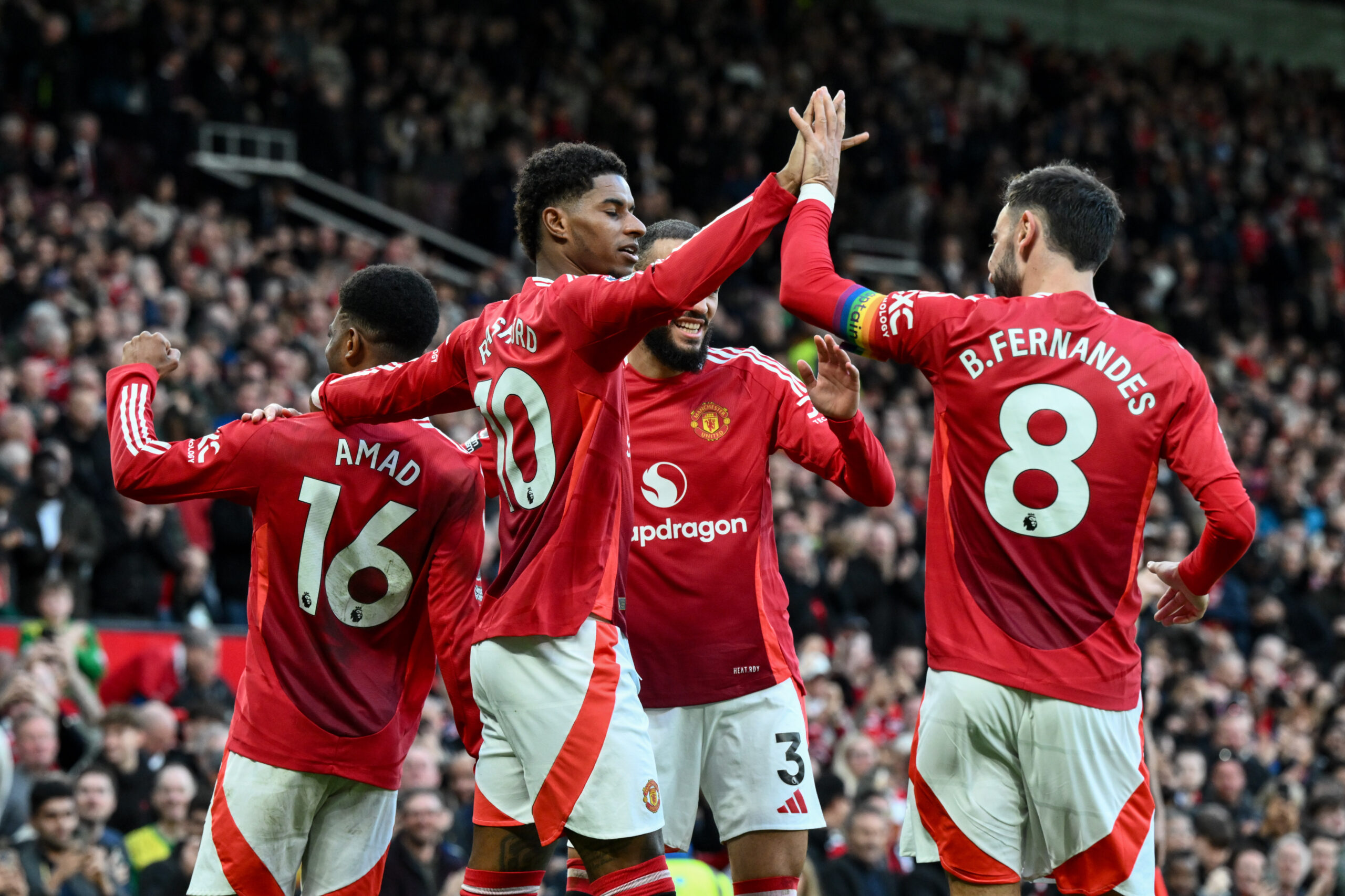 Marcus Rashford of Manchester United celebrates his goal to make it 3-0 with Bruno Fernandes of Manchester United during the Premier League match Manchester United vs Everton at Old Trafford, Manchester, United Kingdom, 1st December 2024

(Photo by Craig Thomas/News Images) in Manchester, United Kingdom on 12/1/2024. (Photo by Craig Thomas/News Images/Sipa USA)
2024.12.01 Manchester
pilka nozna liga angielska
Manchester United - Everton
Foto News Images/SIPA USA/PressFocus

!!! POLAND ONLY !!!