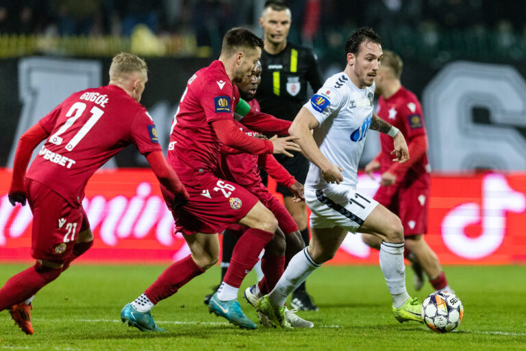 2024.12.03 Warszawa
pilka nozna Puchar Polski sezon 2024/2025
Polonia Warszawa - Wisla Krakow 
N/z Patryk Gogol (Wisla), Igor Lasicki (Wisla), James Igbekeme (Wisla), Szymon Kobusinski (Polonia)
Foto Tomasz Jastrzebowski / Foto Olimpik / PressFocus

2024.12.03 Warszawa
fottbal Polish FA Cup season 2024/2025
Polonia Warszawa - Wisla Krakow 
Patryk Gogol (Wisla), Igor Lasicki (Wisla), James Igbekeme (Wisla), Szymon Kobusinski (Polonia)
Credit: Tomasz Jastrzebowski / Foto Olimpik / PressFocus