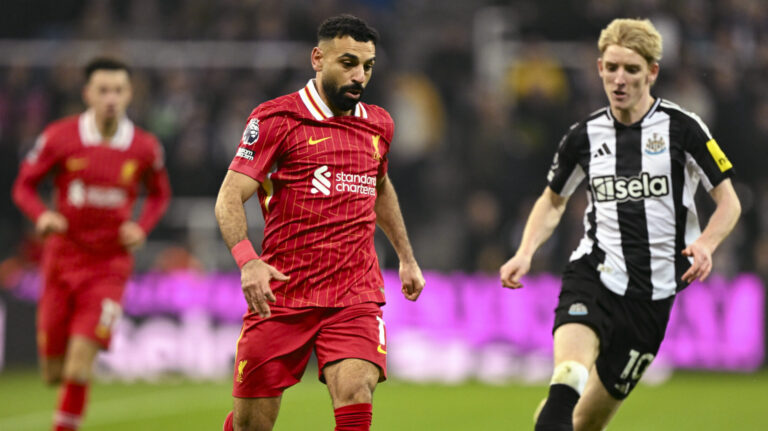 St. James Park NEWCASTLE, ENGLAND - DECEMBER 04: Mohamed Salah of Liverpool runs with the ball during the Premier League 2024/25 Matchweek 14 match between Newcastle United and Liverpool FC at St. James Park, on December 04, 2024 in Newcastle, England.  (Richard Callis/SPP) (Photo by Richard Callis/SPP/Sipa USA)
2024.12.04 Newcastle Upon Tyne
pilka nozna liga angielska
Newcastle United - Liverpool
Foto Richard Callis/SPP/SIPA USA/PressFocus

!!! POLAND ONLY !!!