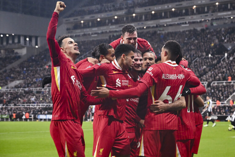 St. James Park NEWCASTLE, ENGLAND - DECEMBER 04: Liverpool players celebrate during the Premier League 2024/25 Matchweek 14 match between Newcastle United and Liverpool FC at St. James Park, on December 04, 2024 in Newcastle, England.  (Richard Callis/SPP) (Photo by Richard Callis/SPP/Sipa USA)
2024.12.04 Newcastle Upon Tyne
pilka nozna liga angielska
Newcastle United - Liverpool
Foto Richard Callis/SPP/SIPA USA/PressFocus

!!! POLAND ONLY !!!