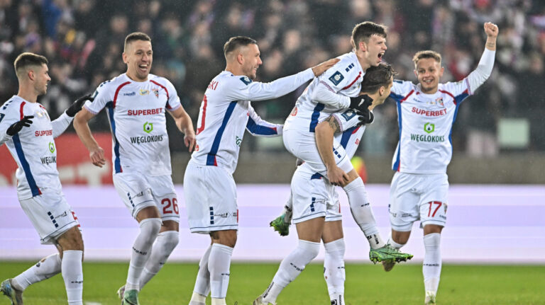 2024.12.06 Zabrze
Pilka nozna PKO Ekstraklasa sezon 2024/2025
Gornik Zabrze - Lech Poznan
N/z Bramka gol radosc Luka Zahovic
Foto Lukasz Sobala / PressFocus

2024.12.06 Zabrze
Football Polish League PKO Ekstraklasa season 2024/2025
Gornik Zabrze - Lech Poznan
Bramka gol radosc Luka Zahovic
Credit: Lukasz Sobala / PressFocus