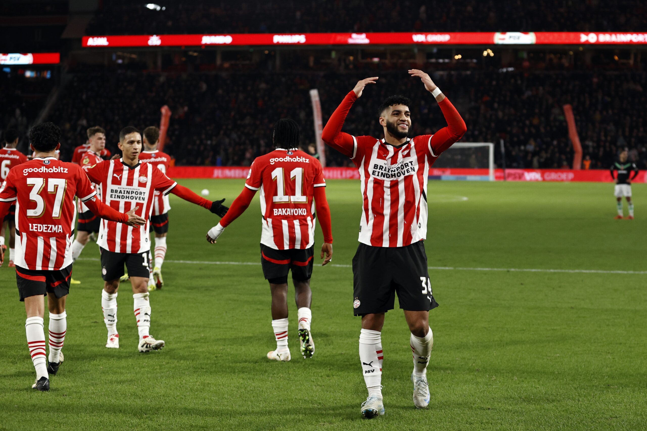 12/6/2024 - EINDHOVEN - Ismael Saibari of PSV Eindhoven celebrates 3-1 during the Dutch Eredivisie match between PSV Eindhoven and FC Twente at Phillips Stadium on Dec. 6, 2024 in Eindhoven, Netherlands. ANP MAURICE VAN STEEN /ANP/Sipa USA
2024.12.06 Eindhoven
pilka nozna liga holenderska
PSV Eindhoven - FC Twente Enschede
Foto ANP/SIPA USA/PressFocus

!!! POLAND ONLY !!!