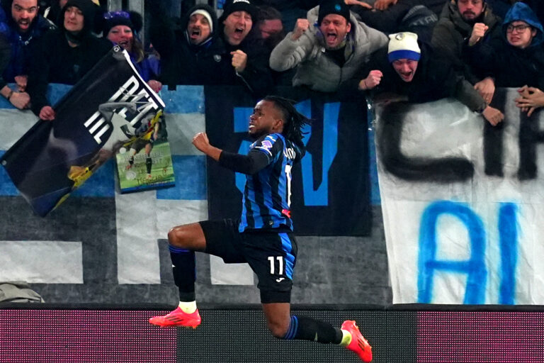 AtalantaÕs Ademola Lookman celebrates after scoring 2-1  during the Serie A soccer match between Atalanta and Ac Millan at the Gewiss Stadium in Bergamo , north Italy - Friday , December 6 , 2024. Sport - Soccer . (Photo by Spada/Lapresse) (Photo by Spada/LaPresse/Sipa USA)
2024.12.06 Bergamo
pilka nozna Liga Wloska
Atalanta Bergamo - AC Milan
Foto Spada/LaPresse/SIPA USA/PressFocus

!!! POLAND ONLY !!!