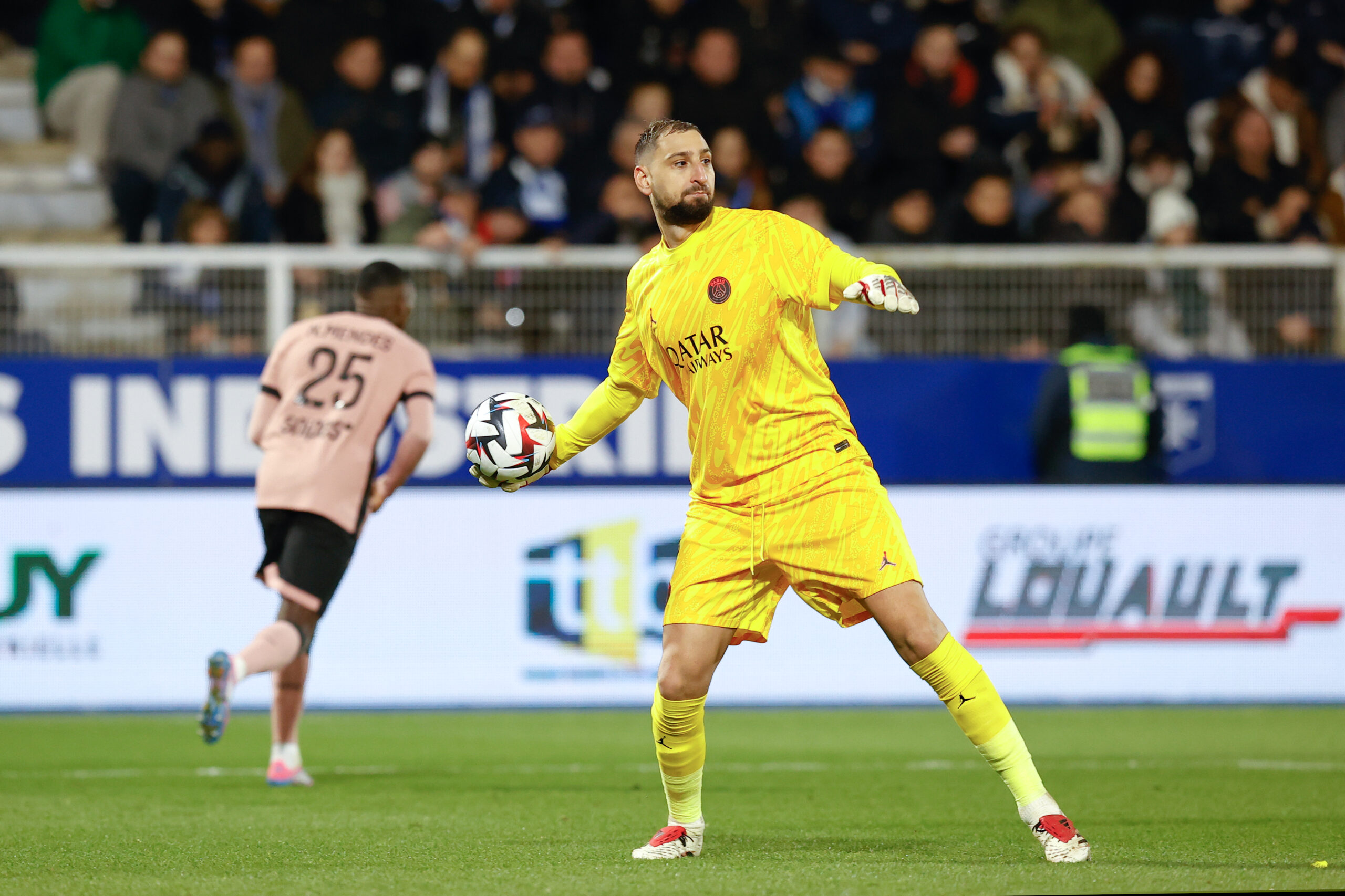 01 Gianluigi DONNARUMMA (psg) during the Ligue 1 McDonald&#039;s match between Auxerre and Paris at Stade de L&#039;Abbe-Deschamps on December 6, 2024 in Auxerre, France. (Photo by Loic Baratoux/FEP/Icon Sport/Sipa USA)
2024.12.06 Auxerre
pilka nozna liga francuska
AJ Auxerre - Paris Saint-Germain
Foto Loic Baratoux/FEP/Icon Sport/SIPA USA/PressFocus

!!! POLAND ONLY !!!