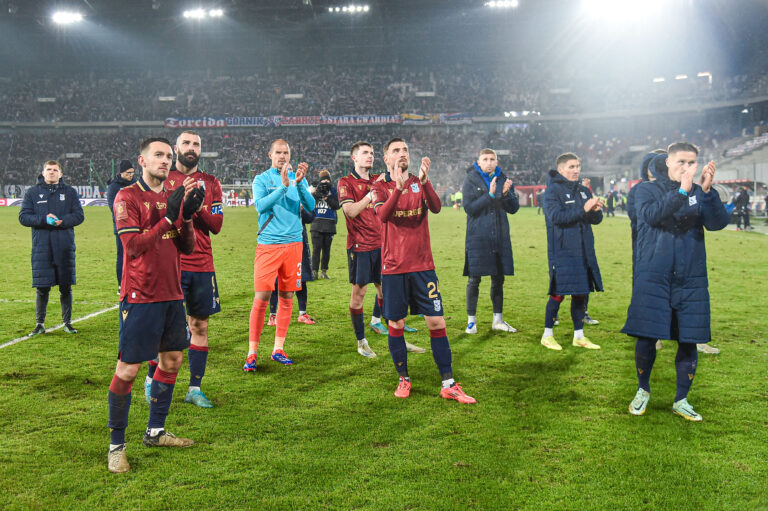 2024.12.06 Zabrze
Pilka nozna PKO BP Ekstraklasa Sezon 2024/2025
Gornik Zabrze - Lech Poznan
N/z pilkarze Lecha po meczu, porazka, przegrana
Foto Marcin Bulanda / PressFocus

2024.12.06 Zabrze
Football Polish PKO BP Ekstraklasa League Season 2024/2025
Gornik Zabrze - Lech Poznan
pilkarze Lecha po meczu, porazka, przegrana
Credit: Marcin Bulanda / PressFocus