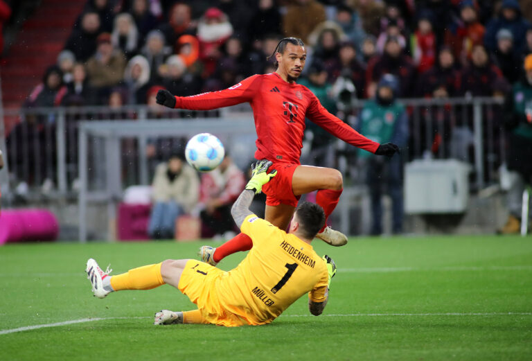 Munchen, Deutschland, 07. Dezember 2024: Fussball, Herren, Bundesliga, Saison 2024/2025, FC Bayern Munchen - 1.FC Heidenheim 1846, Allianz Arena Leroy Sane FC Bayern Munchen li. mit riesen Torchance in der 1.Halbzeit hier gegen Keeper Kevin Muller / Mueller 1.FC Heidenheim 1846 re. DFB, DFL regulations prohibit any use of photographs as image sequences and/or quasi-video *** Munich, Germany, 07 December 2024 Soccer, Men, Bundesliga, Season 2024 2025, FC Bayern Munchen 1 FC Heidenheim 1846, Allianz Arena Leroy Sane FC Bayern Munchen li with huge goal chance in the 1st half here against keeper Kevin Muller Mueller 1 FC Heidenheim 1846 re DFB, DFL regulations prohibit any use of photographs as image sequences and or quasi video
2024.12.07 Monachium
pilka nozna liga niemiecka
Bayern Monachium - 1.FC Heidenheim 1846
Foto IMAGO/PressFocus

!!! POLAND ONLY !!!