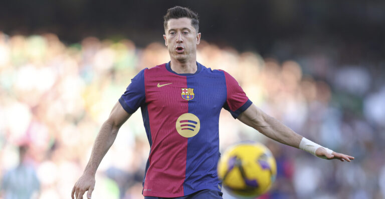 Robert Lewandowski of FC Barcelona  during the La Liga EA Sports match between Real Betis and FC Barcelona played at Benito Villamarin Stadium on December 7, 2024 in Sevilla, Spain. (Photo by Antonio Pozo / PRESSINPHOTO)
2024.12.07 Sevilla
pilka nozna liga hiszpanska
Real Betis - FC Barcelona
Foto pressinphoto/SIPA USA/PressFocus

!!! POLAND ONLY !!!