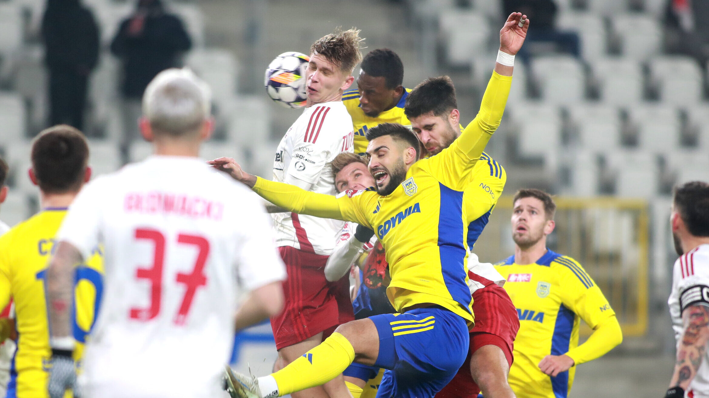 2024.12.09 Lodz Stadion Miejski
pilka nozna Betclic 1 liga 2024/2025
LKS Lodz - Arka Gdynia
N/z Artemijus Tutyskinas Marc Navaro
Foto Artur Kraszewski / PressFocus 

2024.12.05 Lodz
Football  Betclic 1 league  season 2024/2025 
LKS Lodz - Arka Gdynia

Credit: Artur Kraszewski / PressFocus