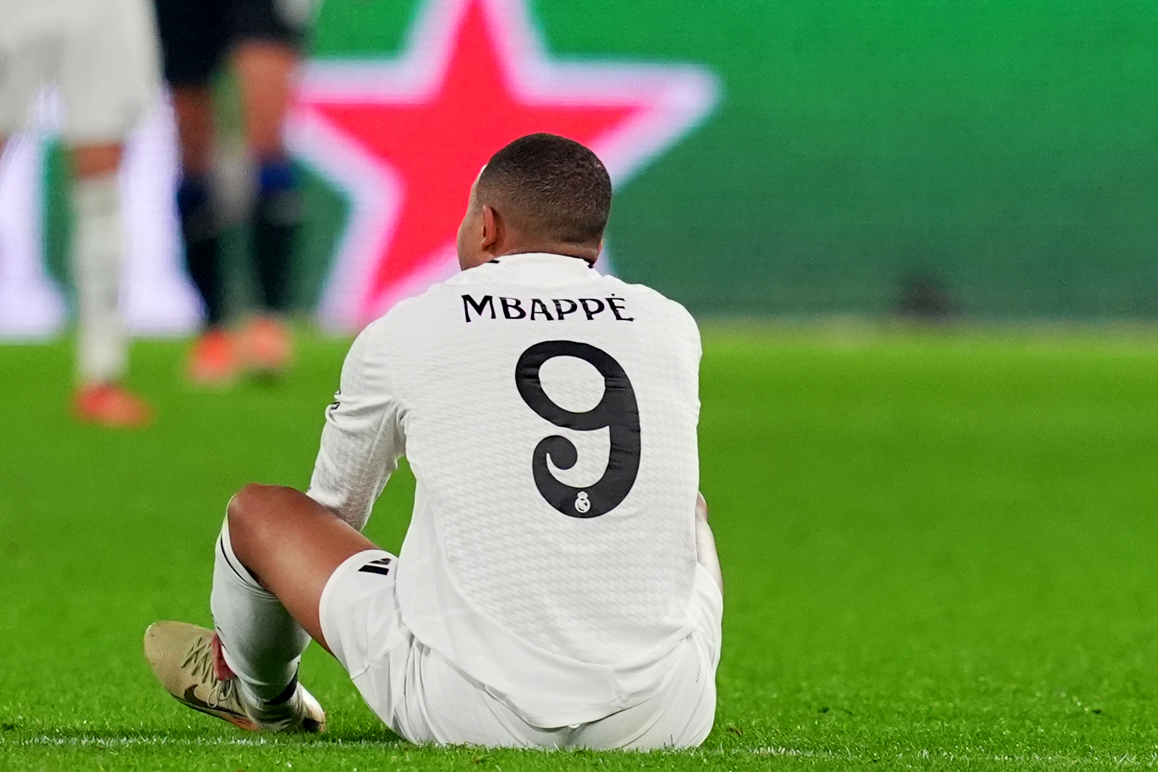 injury to  Real Madrid&#039;s Kylian Mbappe during the Uefa Champions League soccer match between Atalanta BC and Real Madrid at Gewiss Stadium in Bergamo, north Italy - Tuesday , December 10 , 2024. Sport - Soccer . (Photo by Spada/LaPresse) (Photo by Spada/LaPresse/Sipa USA)
2024.12.10 Bergamo
pilka nozna liga mistrzow
Atalanta - Real Madryt
Foto LaPresse/SIPA USA/PressFocus

!!! POLAND ONLY !!!