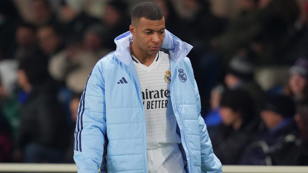 injury to  Real Madrid&#039;s Kylian Mbappe during the Uefa Champions League soccer match between Atalanta BC and Real Madrid at Gewiss Stadium in Bergamo, north Italy - Tuesday , December 10 , 2024. Sport - Soccer . (Photo by Spada/LaPresse) (Photo by Spada/LaPresse/Sipa USA)
2024.12.10 Bergamo
pilka nozna liga mistrzow
Atalanta - Real Madryt
Foto LaPresse/SIPA USA/PressFocus

!!! POLAND ONLY !!!