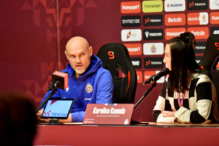 2024.12.12 Krakow
Pilka nozna , Betclic I liga , sezon 2024/25
Wisla Krakow - Miedz Legnica
N/z Mariusz Jop, Karolina Kawula, pomeczowa konferencja prasowa
Foto Krzysztof Porebski / PressFocus

2024.12.12 Krakow
Football , Polish league, second level , 2024/2025 season
Wisla Krakow - Miedz Legnica
Mariusz Jop, Karolina Kawula, pomeczowa konferencja prasowa
Credit: Krzysztof Porebski / PressFocus