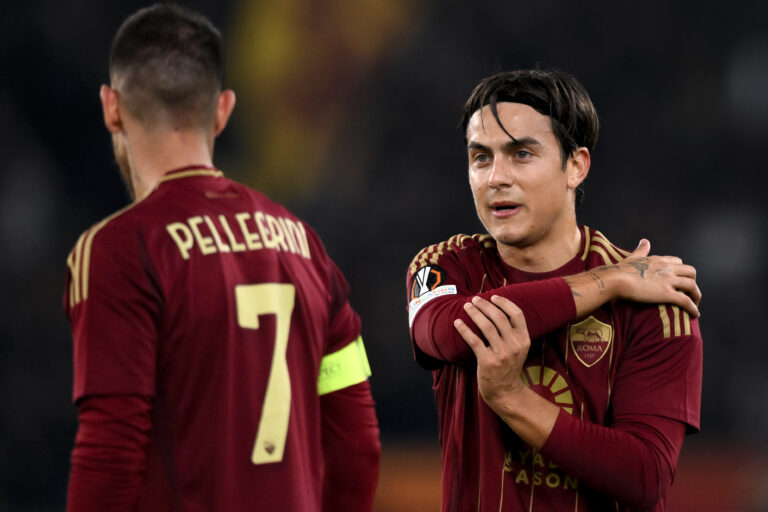 Lorenzo Pellegrini and Paulo Dybala of AS Roma during the Europa League football match between AS Roma and Braga at Olimpico stadium in Rome (Italy), December 12, 2024./Sipa USA *** No Sales in France and Italy ***
2024.12.12 Rzym
pilka nozna Liga Europy
AS Roma - SC Braga
Foto Andrea Staccioli/Insidefoto/SIPA USA/PressFocus

!!! POLAND ONLY !!!