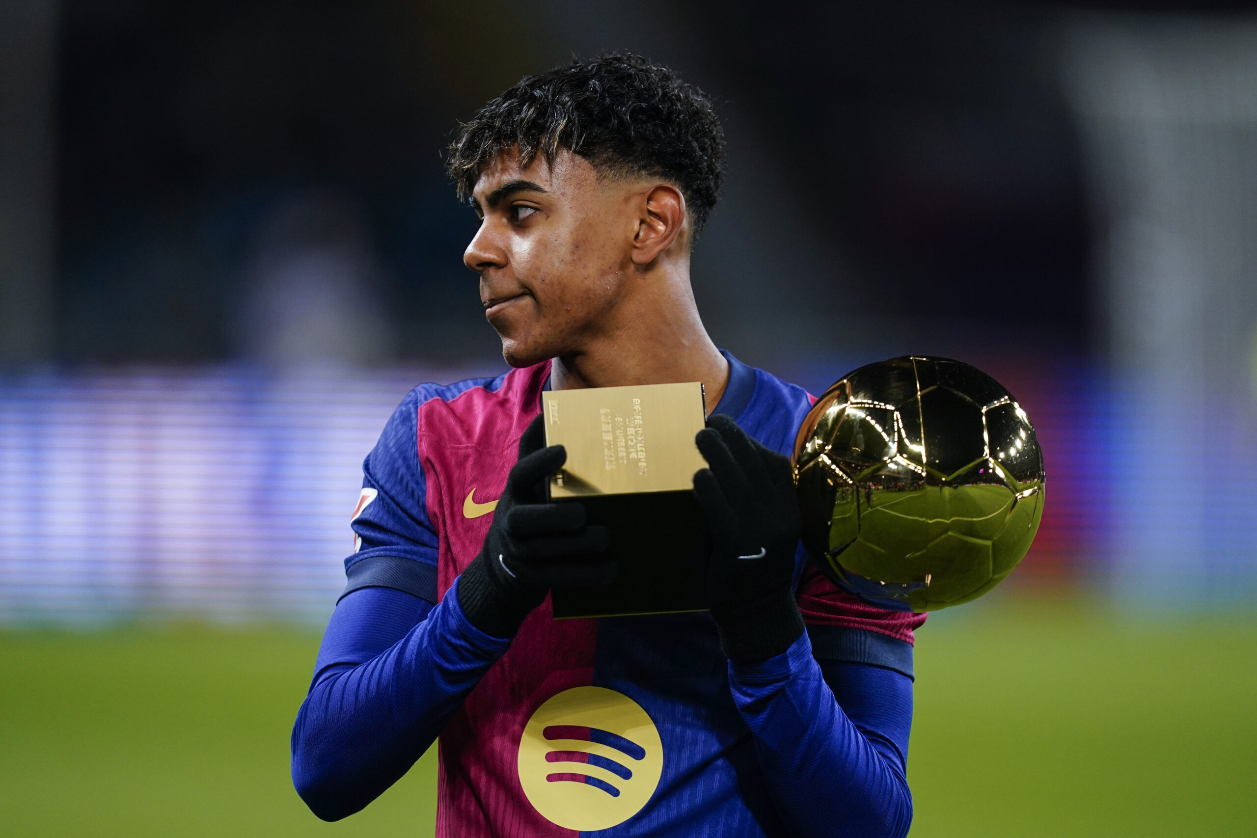 Lamine Yamal of FC Barcelona with the Golden Boy trophy during the La Liga EA Sports match between FC Barcelona and CD Leganes played at Lluis Companys Stadium on December 15, 2024 in Barcelona, Spain. (Photo by Sergio Ruiz / Imago)  (Photo by pressinphoto/Sipa USA)
2024.12.15 Barcelona
pilka nozna liga hiszpanska
FC Barcelona - CD Leganes
Foto Sergio Ruiz/Imago/PRESSINPHOTO/SIPA USA/PressFocus

!!! POLAND ONLY !!!