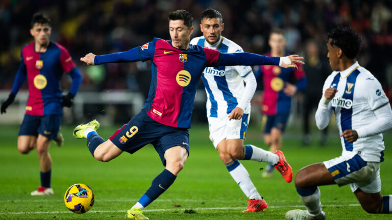 (241216) -- BARCELONA, Dec. 16, 2024 (Xinhua) -- Robert Lewandowski (C) of FC Barcelona shoots during the La Liga football match between FC Barcelona and CD Leganes in Barcelona, Spain, Dec. 15, 2024. (Photo by Joan Gosa/Xinhua)

2024.12.15 Barcelona
pilka nozna liga hiszpanska
FC Barcelona - CD Leganes
Foto Joan gosa/Xinhua/PressFocus

!!! POLAND ONLY !!!