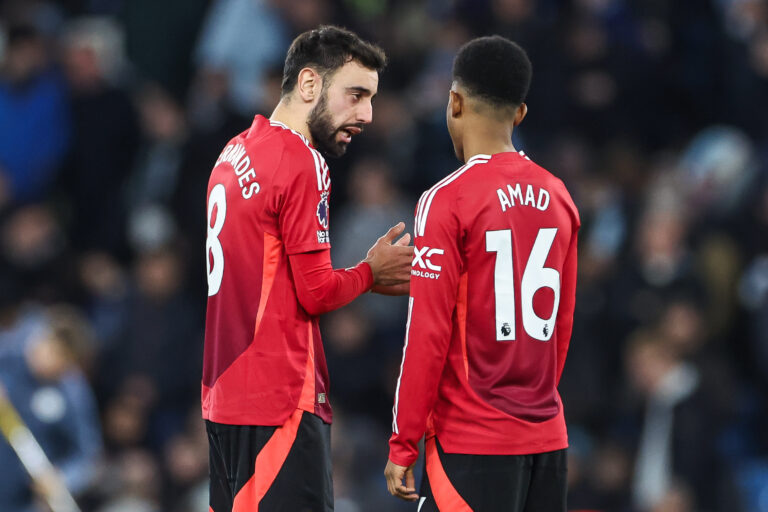 Bruno Fernandes of Manchester United speaks to Amad Diallo of Manchester United during the Premier League match Manchester City vs Manchester United at Etihad Stadium, Manchester, United Kingdom, 15th December 2024

(Photo by Mark Cosgrove/News Images) in ,  on 12/15/2024. (Photo by Mark Cosgrove/News Images/Sipa USA)
2024.12.15 Manchester
pilka nozna liga angielska
Manchester City - Manchester United
Foto News Images/SIPA USA/PressFocus

!!! POLAND ONLY !!!