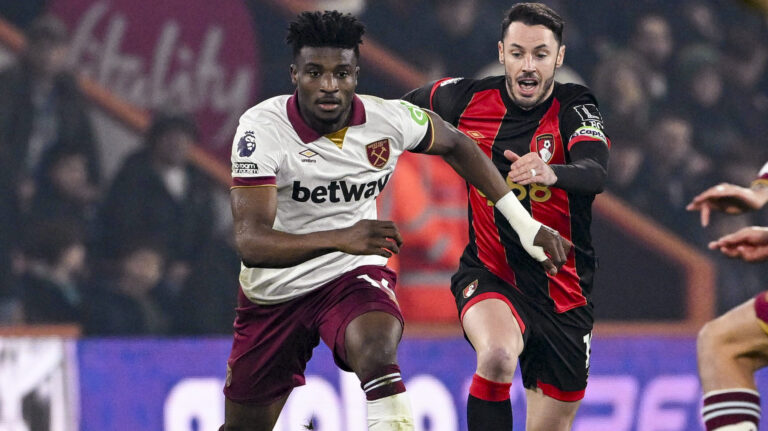 BOURNEMOUTH, ENGLAND - DECEMBER 16: Mohammed Kudus of West Ham (L) is chased by Adam Smith of Bournemouth (R) during the Premier League 2024/25 Matchweek 16 match between AFC Bournemouth and West Ham United FC at Vitality Stadium, on December 16, 2024 in Bournemouth, England.  (David Horton / SPP) (Photo by David Horton / SPP/Sipa USA)
2024.12.16 Bournemouth
pilka nozna liga angielska
Bournemouth - West Ham United
Foto David Horton/SPP/SIPA USA/PressFocus

!!! POLAND ONLY !!!