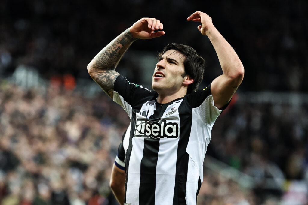 Sandro Tonali of Newcastle United celebrates his goal to make it 2-0 during the Carabao Cup Quarter Final Newcastle United vs Brentford at St. James&#039;s Park, Newcastle, United Kingdom, 18th December 2024

(Photo by Mark Cosgrove/News Images) in Newcastle, United Kingdom on 12/18/2024. (Photo by Mark Cosgrove/News Images/Sipa USA)
2024.12.18 Newcastle
pilka nozna Puchar Ligi Angielskiej
Newcastle United - Brentford
Foto Mark Cosgrove/News Images/SIPA USA/PressFocus

!!! POLAND ONLY !!!