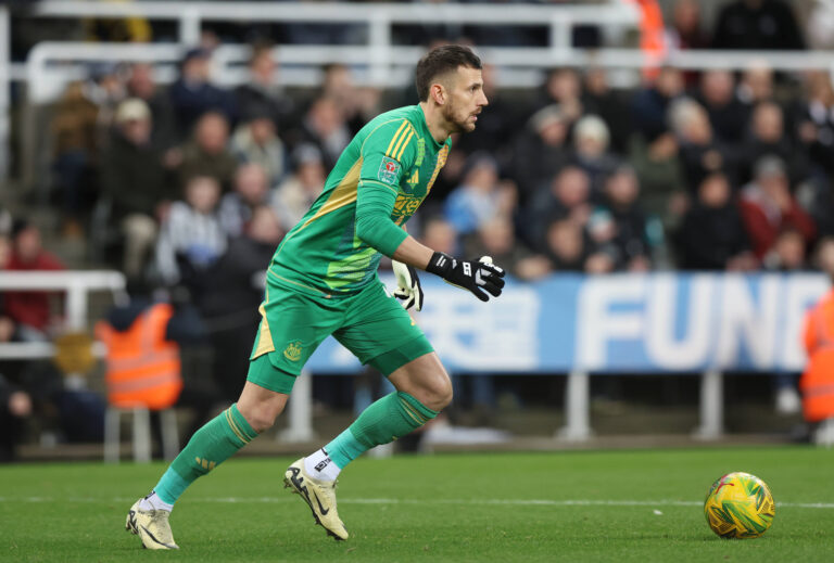 Newcastle Upon Tyne, England, 18th December 2024. Martin Dubravka of Newcastle United during the Carabao Cup match between Newcastle United and Brentford at St. James Park, Newcastle Upon Tyne. Picture credit should read: Nigel Roddis / Sportimage EDITORIAL USE ONLY. No use with unauthorised audio, video, data, fixture lists, club/league logos or live services. Online in-match use limited to 120 images, no video emulation. No use in betting, games or single club/league/player publications. SPI-3536-0086
2024.12.18 Newcastle Upon Tyne
pilka nozna puchar ligi angielskiej
Newcastle United - Brentford
Foto IMAGO/PressFocus

!!! POLAND ONLY !!!