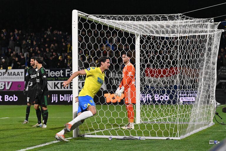 12/20/2024 - WAALWIJK - Oskar Zawada of RKC Waalwijk celebrates the 1-0 during the Dutch Eredivisie match between RKC Waalwijk and PEC Zwolle at Mandemakers Stadium on Dec. 20, 2024 in Waalwijk, Netherlands. ANP GERRIT VAN KEULEN /ANP/Sipa USA
2024.12.20 Waalwijk
pilka nozna liga holenderska
RKC Waalwijk - PEC Zwolle
Foto ANP/SIPA USA/PressFocus

!!! POLAND ONLY !!!