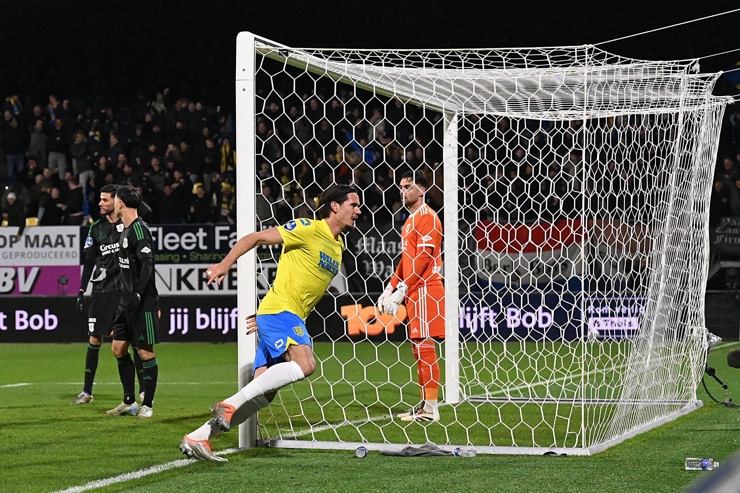 12/20/2024 - WAALWIJK - Oskar Zawada of RKC Waalwijk celebrates the 1-0 during the Dutch Eredivisie match between RKC Waalwijk and PEC Zwolle at Mandemakers Stadium on Dec. 20, 2024 in Waalwijk, Netherlands. ANP GERRIT VAN KEULEN /ANP/Sipa USA
2024.12.20 Waalwijk
pilka nozna liga holenderska
RKC Waalwijk - PEC Zwolle
Foto ANP/SIPA USA/PressFocus

!!! POLAND ONLY !!!