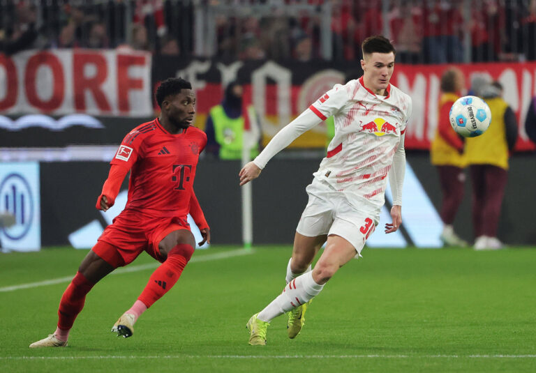 20.12.2024, FC Bayern vs RB Leipzig, Allianz Arena Muenchen, Fussball, im Bild: Alphons Davies FC Bayern Muenchen vs Benjamin Sesko RB Leipzig *** 20 12 2024, FC Bayern vs RB Leipzig, Allianz Arena Muenchen, Football, Sports, in the picture Alphons Davies FC Bayern Muenchen vs Benjamin Sesko RB Leipzig
2024.12.20 Monachium
pilka nozna liga niemiecka
Bayern Monachium - RB Lipsk
Foto IMAGO/PressFocus

!!! POLAND ONLY !!!