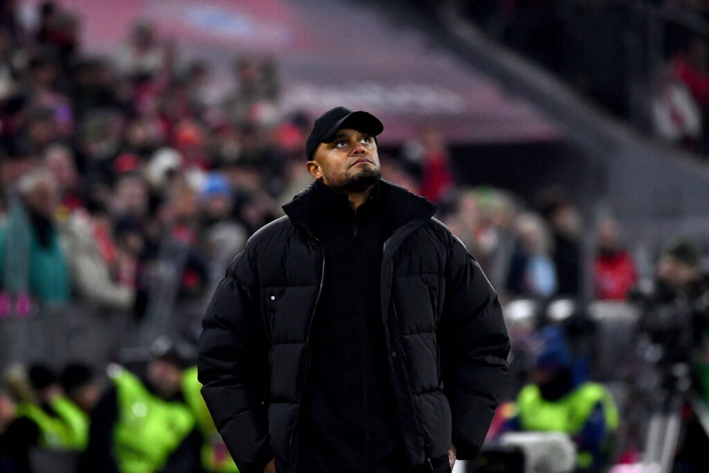 20.12.2024, Allianz Arena, Munchen, GER, 1.FBL, FC Bayern Munchen vs RB Leipzig , 
DFL  regulations prohibit any use of photographs as image sequences and/or quasi-video.
im Bild
Trainer Vincent Kompany (Munchen)//BRATICHASAN_bra0031/Credit:Hasan Bratic/SIPA/2412221344

21.12.2024 MUNICH
pilka nozna liga niemiecka
Bayern Monachium - RB Lipsk
Foto Hasan Bratic/SIPA / Sipa / PressFocus 
POLAND ONLY!!